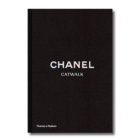 livros chanel e dior|Dior: Catwalk : the Complete Collections .